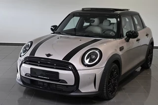 Hoofdafbeelding MINI Cooper MINI Cooper 1.5 Yours 5-DRS ** LED, VIRTUAL, CHESTER LEDER, PANORAMA, CAMERA, HuD, 17-inch LMV ** 1e Eig - MINI ONDERH. ** ** INFORMEER OOK NAAR ONZE AANTREKKELIJKE FINANCIAL-LEASE TARIEVEN **