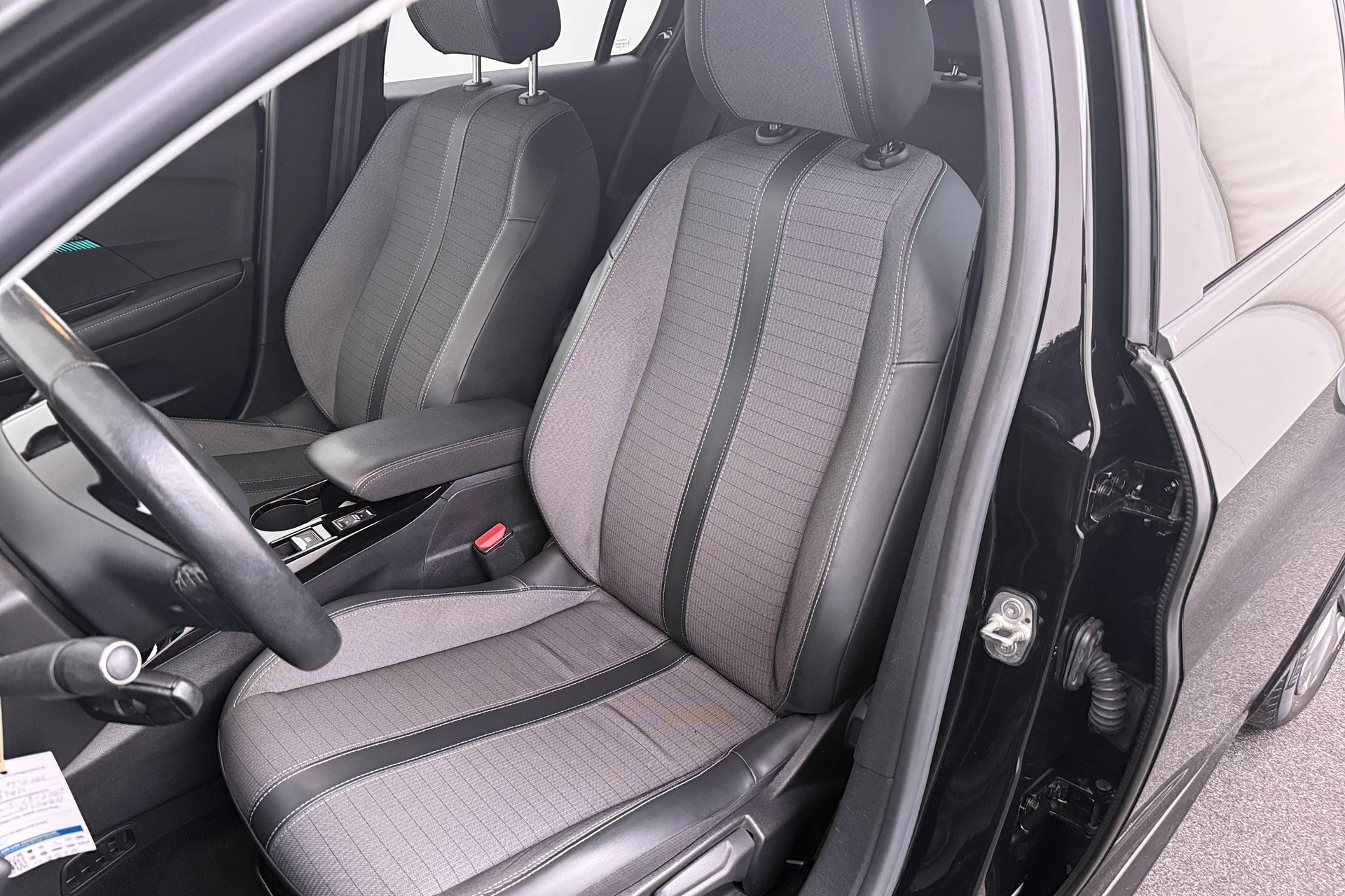 Hoofdafbeelding Peugeot e-208