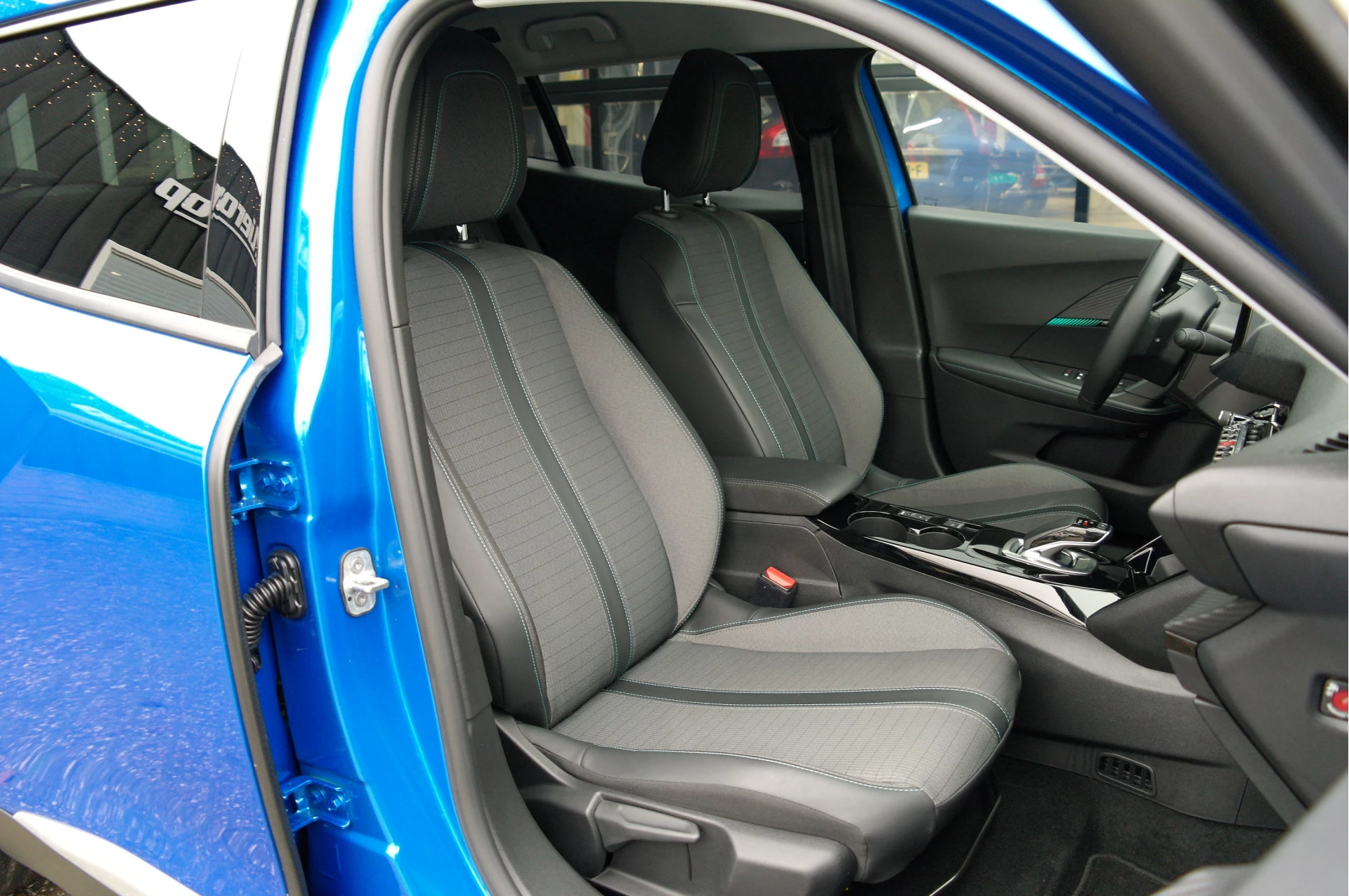 Hoofdafbeelding Peugeot e-2008