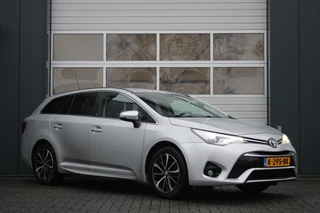 Hoofdafbeelding Toyota Avensis Toyota Avensis Touring Sports 1.8 VVT-i SkyView Edition Camera/Stoelverwarming/Keyless/Lane.Assist/Navi/Bluetooth/Trekhaak/Dealer
