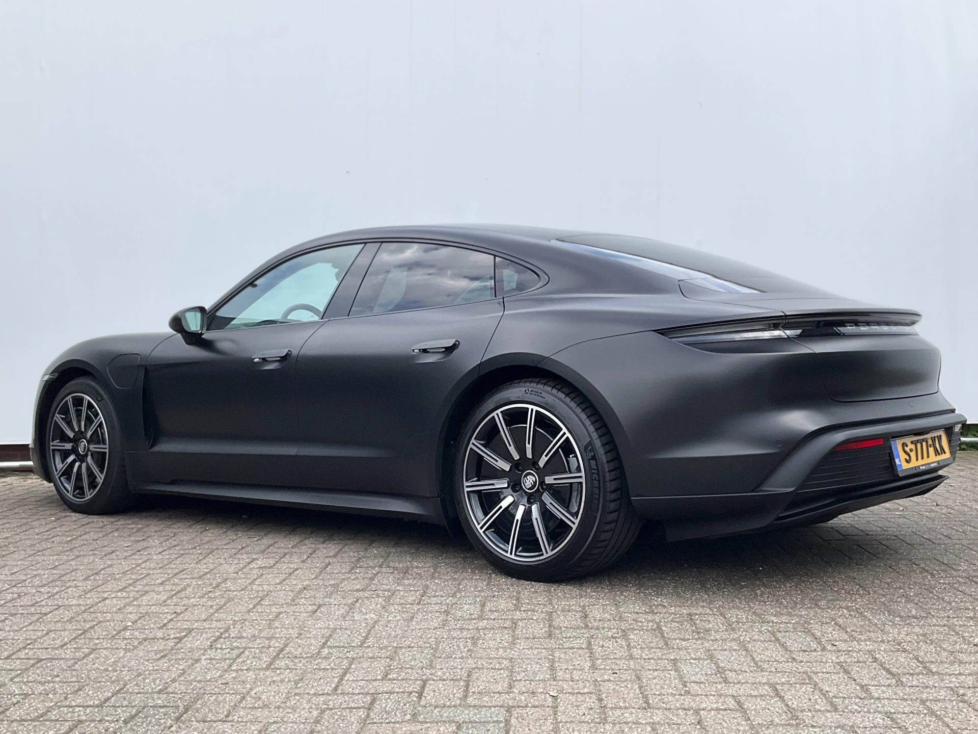 Hoofdafbeelding Porsche Taycan