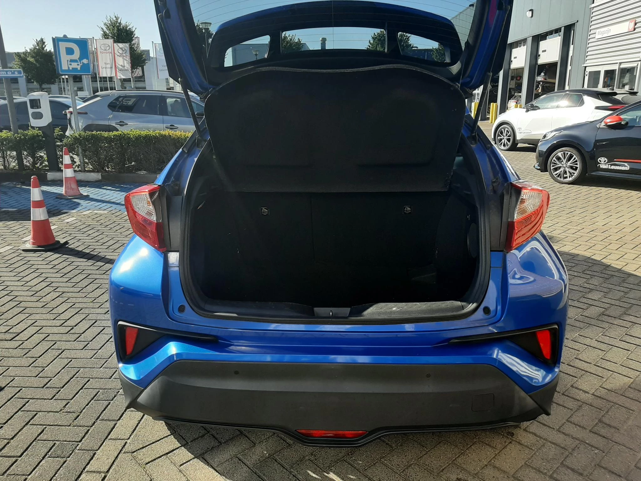 Hoofdafbeelding Toyota C-HR