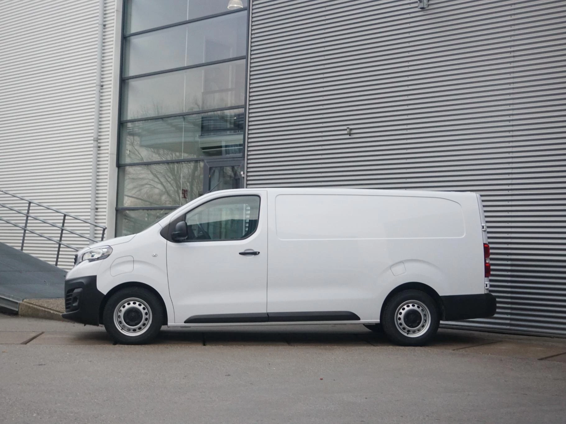 Hoofdafbeelding Peugeot e-Expert