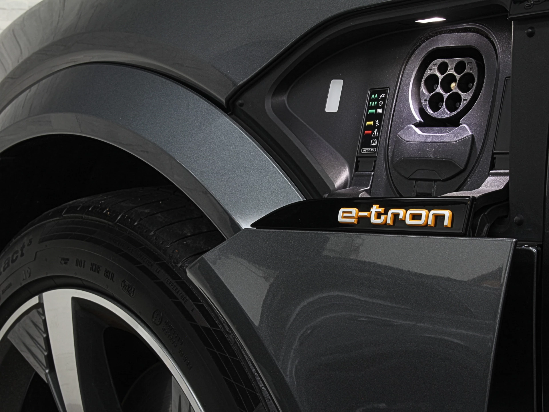 Hoofdafbeelding Audi e-tron