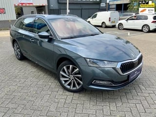 Skoda Octavia Combi 1.4 TSI iV PHEV Fist Edition Plus 204PK Hybrid Automaat Lm-Velgen G.Navigatie leer Led PDC Camera StoelV VOL