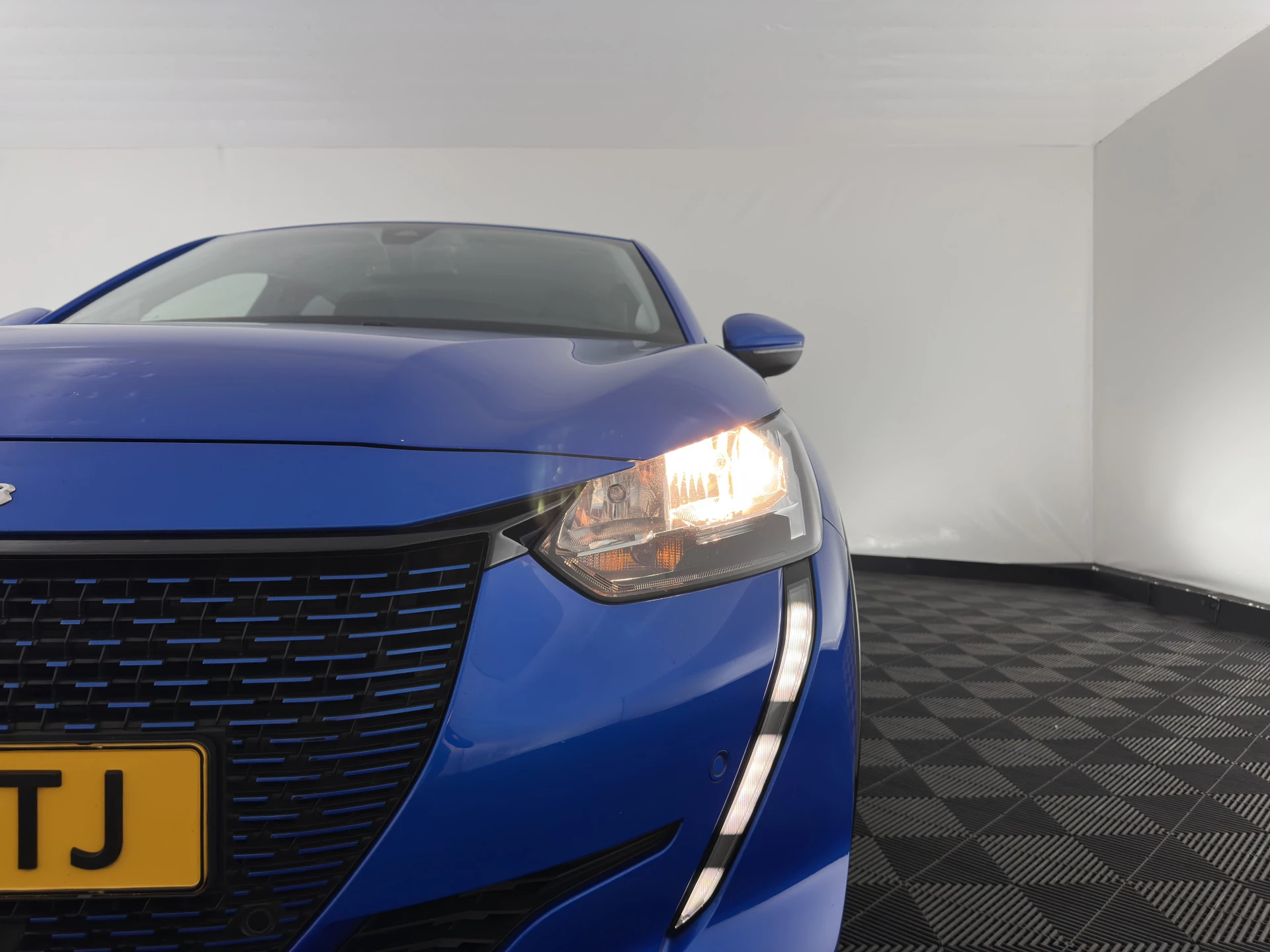 Hoofdafbeelding Peugeot e-208