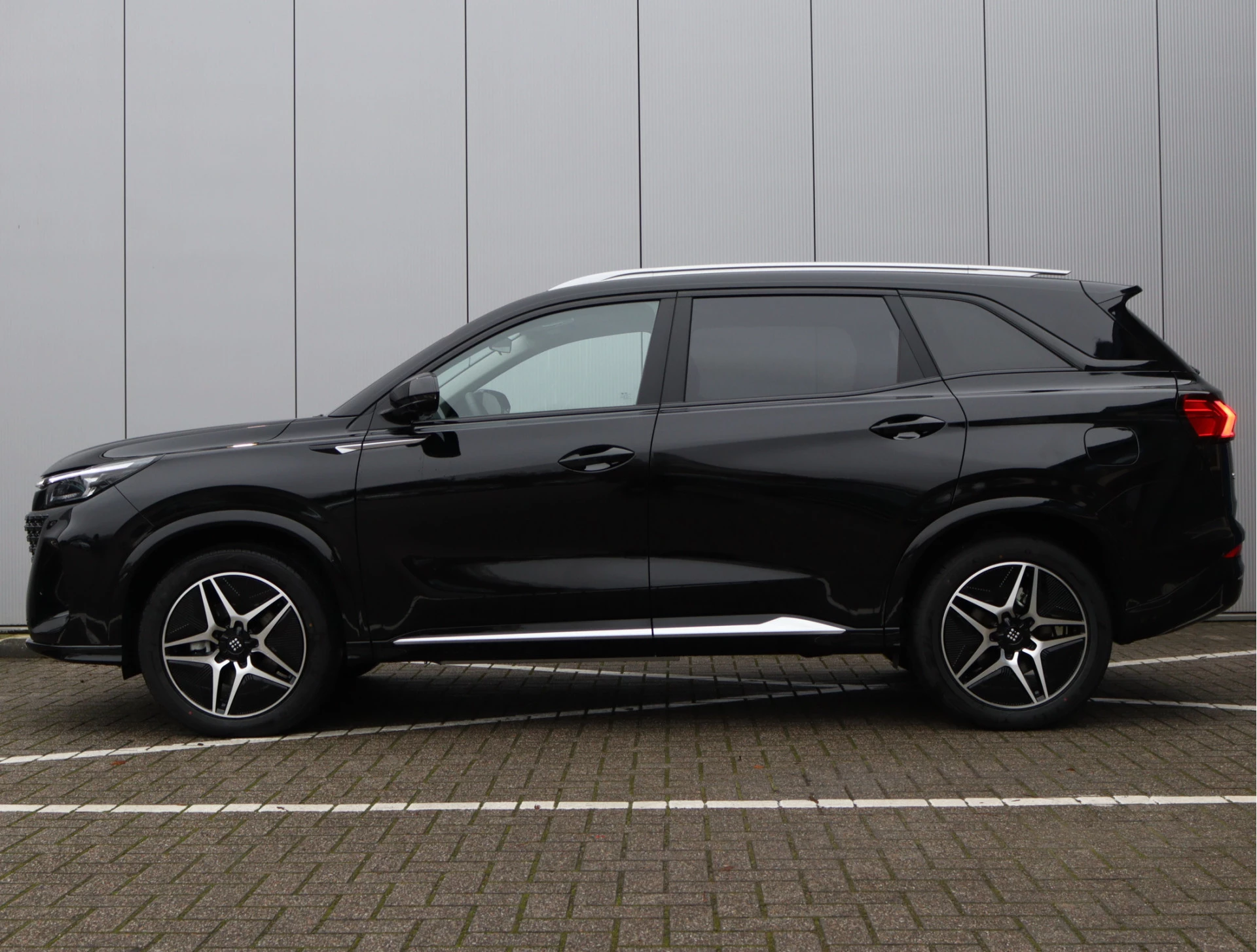 Hoofdafbeelding DFSK E5 PHEV