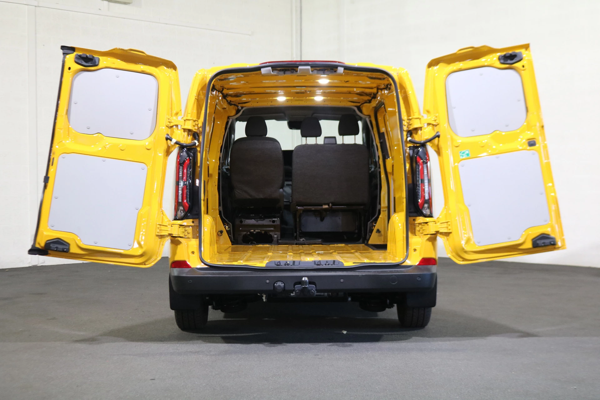 Hoofdafbeelding Ford E-Transit Custom