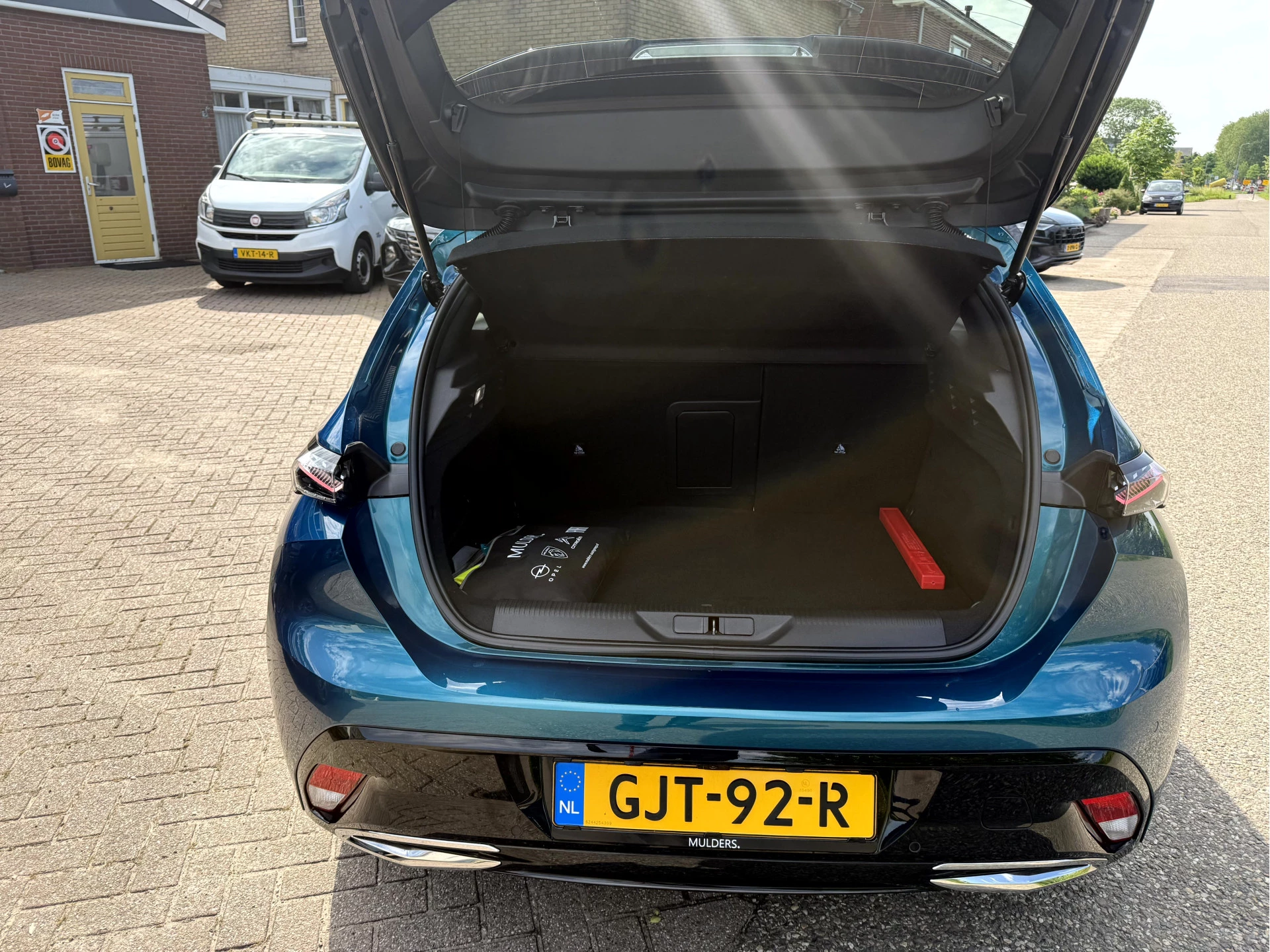 Hoofdafbeelding Peugeot e-308