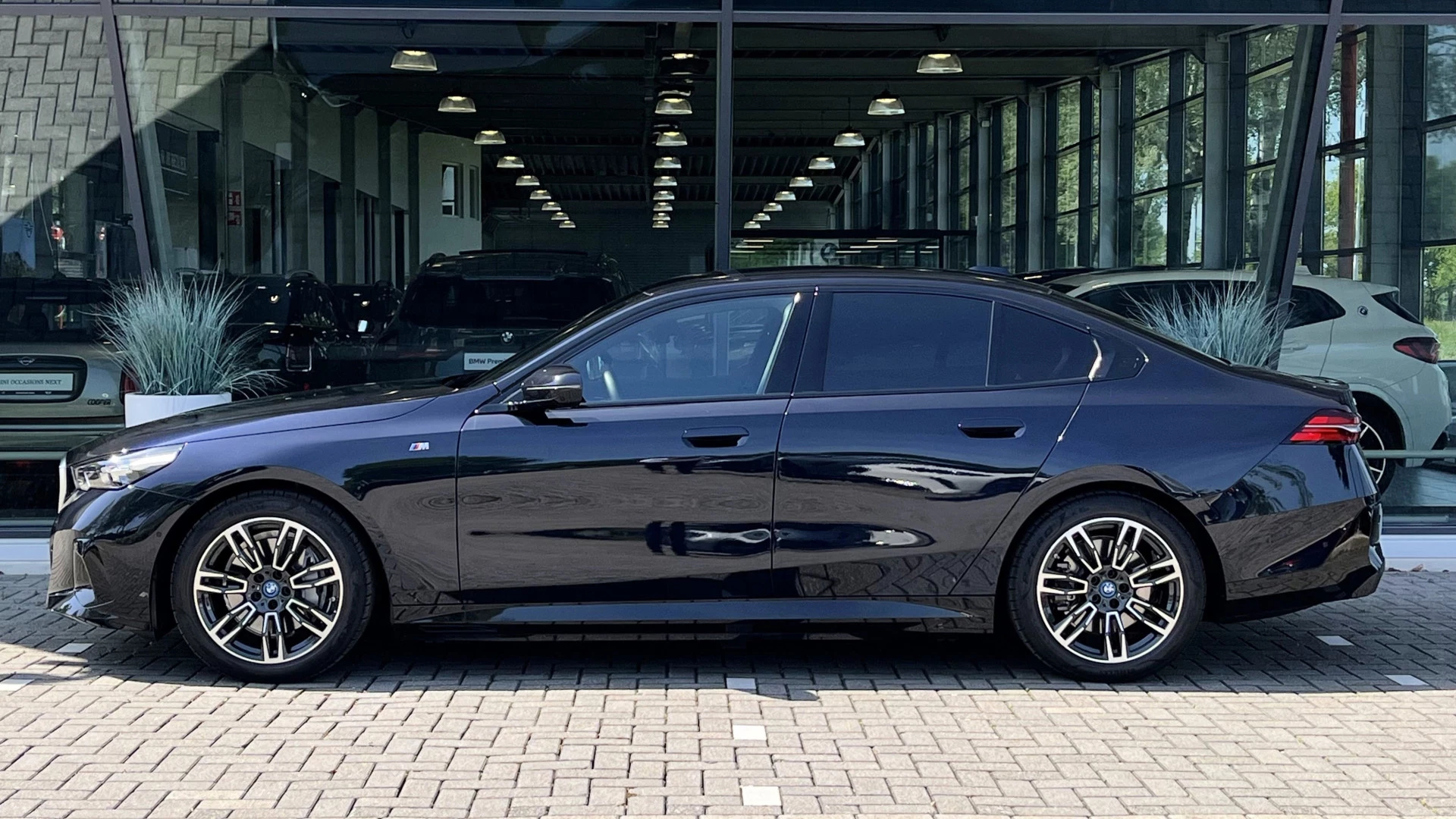 Hoofdafbeelding BMW i5