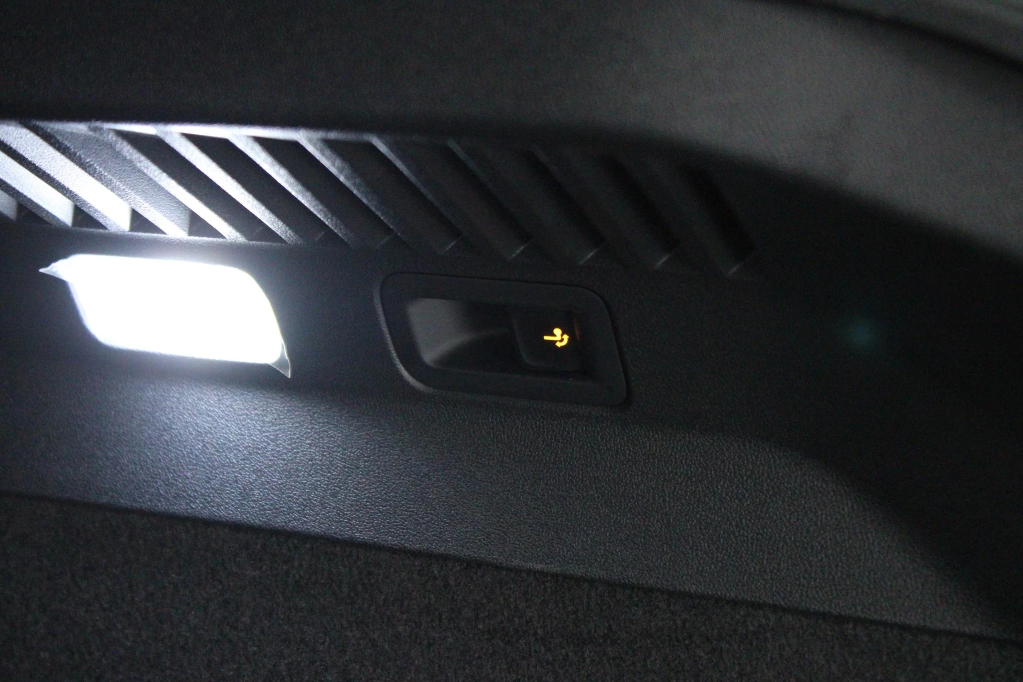 Hoofdafbeelding CUPRA Tavascan