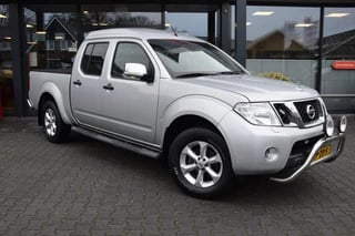 Hoofdafbeelding Nissan Navara Nissan Navara 2.5 DCI DUBBEL CABIN A/T 5 SITZ 4WD VAN