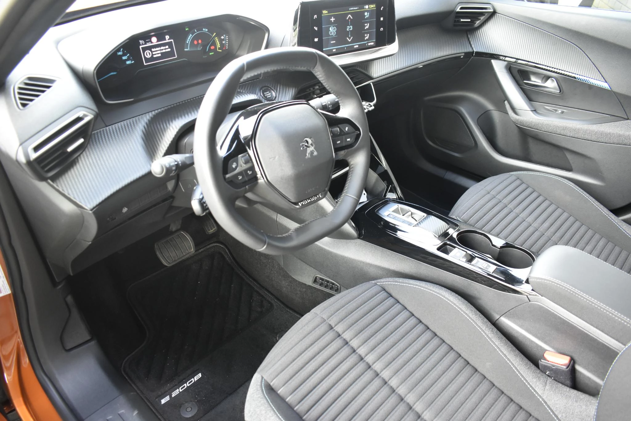 Hoofdafbeelding Peugeot e-2008