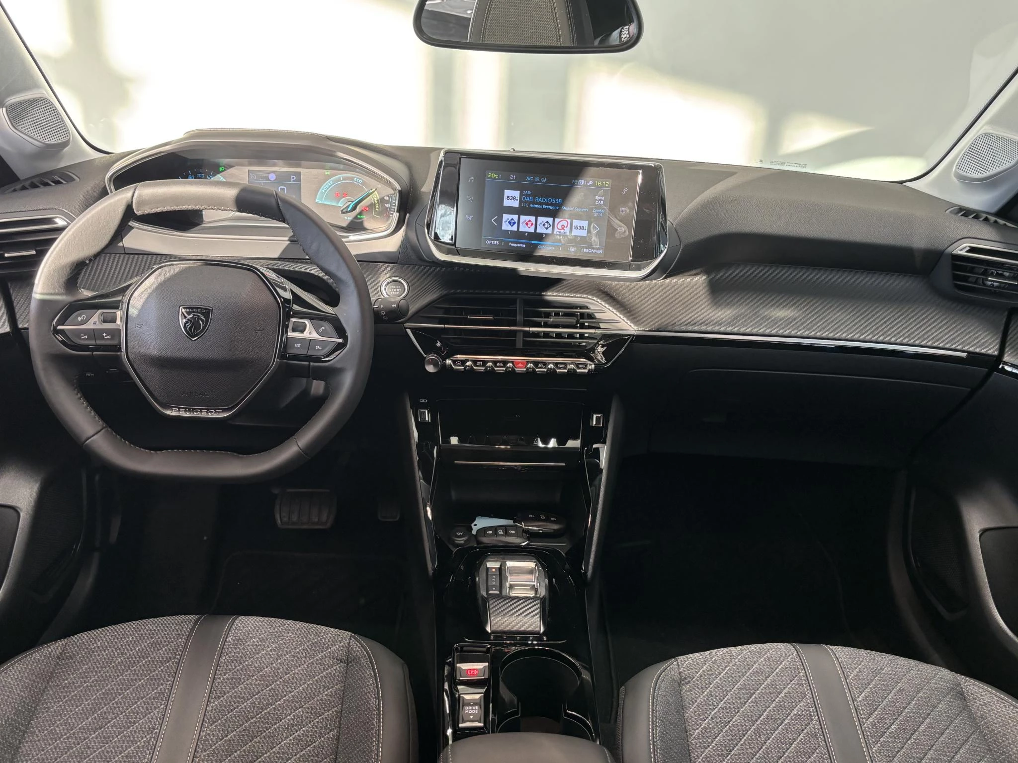 Hoofdafbeelding Peugeot e-208