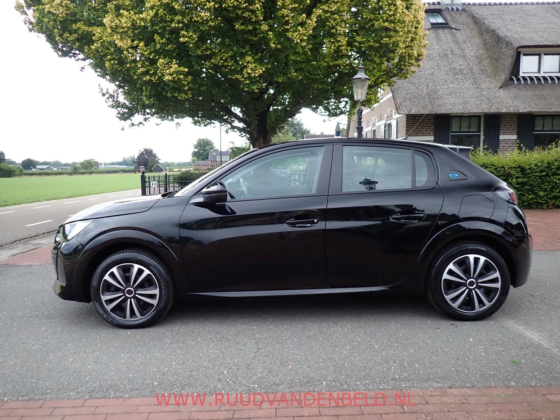 Hoofdafbeelding Peugeot e-208