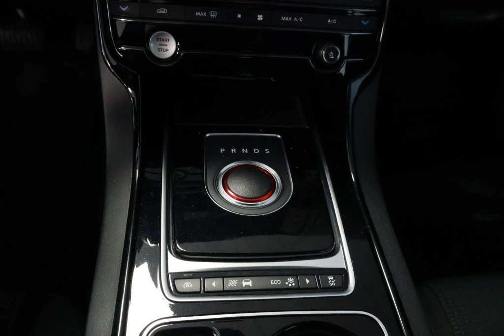 Hoofdafbeelding Jaguar XE