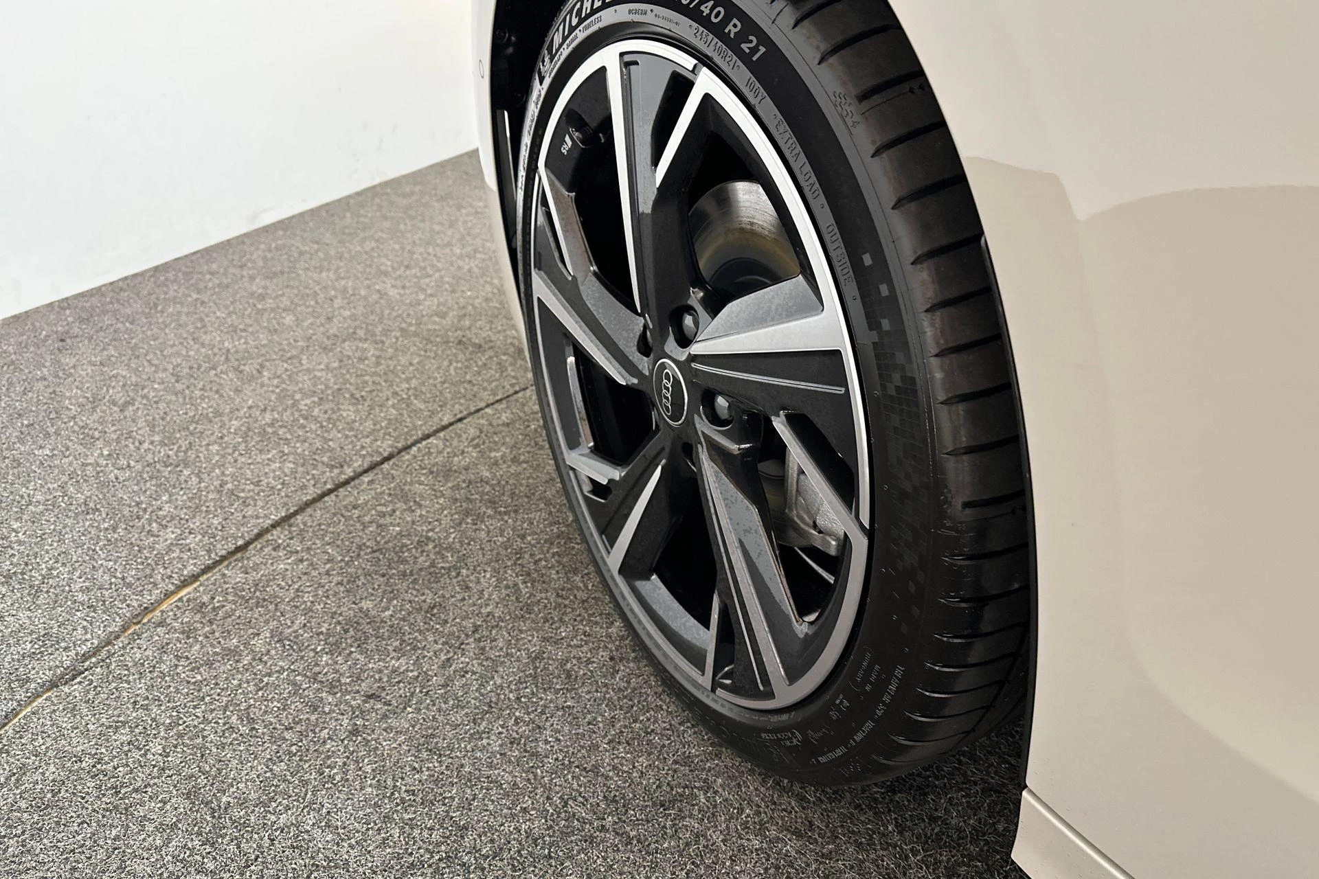 Hoofdafbeelding Audi A6 Avant e-tron