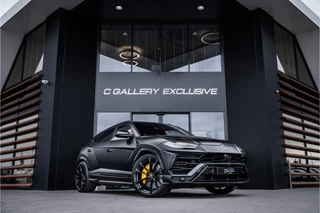 Hoofdafbeelding Lamborghini Urus Lamborghini Urus 4.0 V8 - BTW | Akrapovic | Keramisch | Panorama | Xpel | B&O+ | Massage