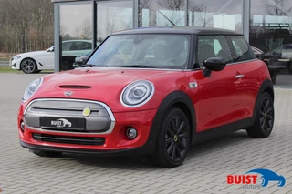 Hoofdafbeelding MINI Electric MINI Electric Mini Charged 33 kWh HARMAN/KARDON HUD LEER LED VOL! € 2.000,- SUBSIDIE!