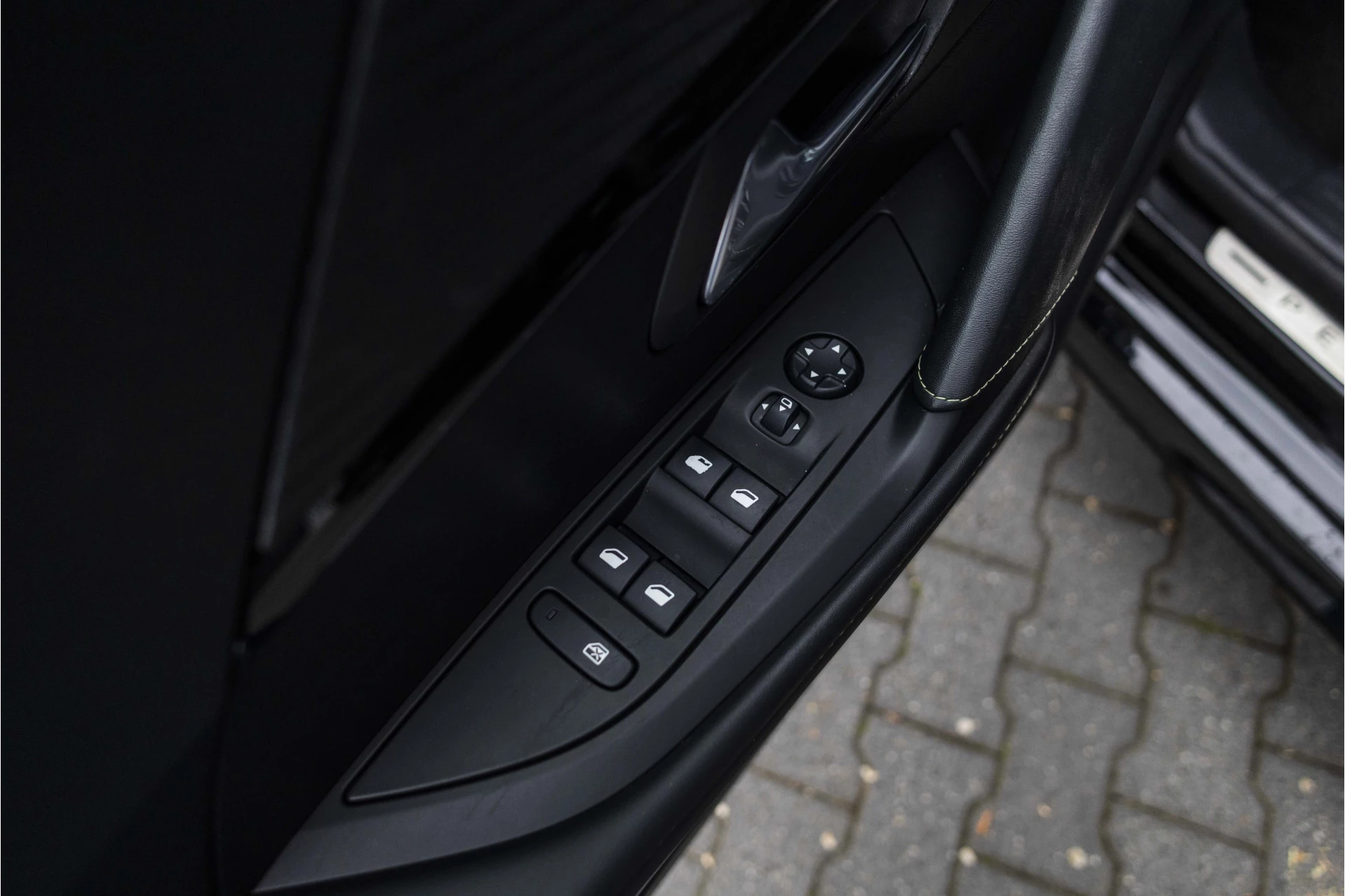 Hoofdafbeelding Peugeot e-208