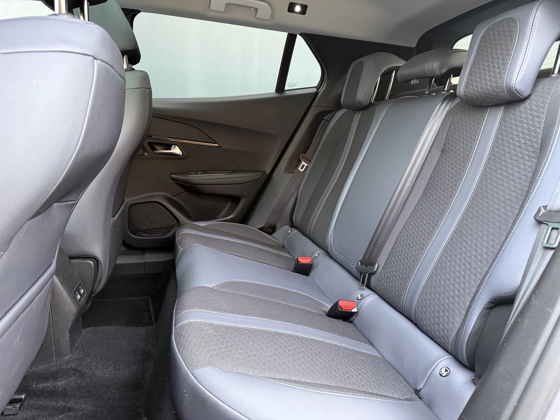 Hoofdafbeelding Peugeot e-2008