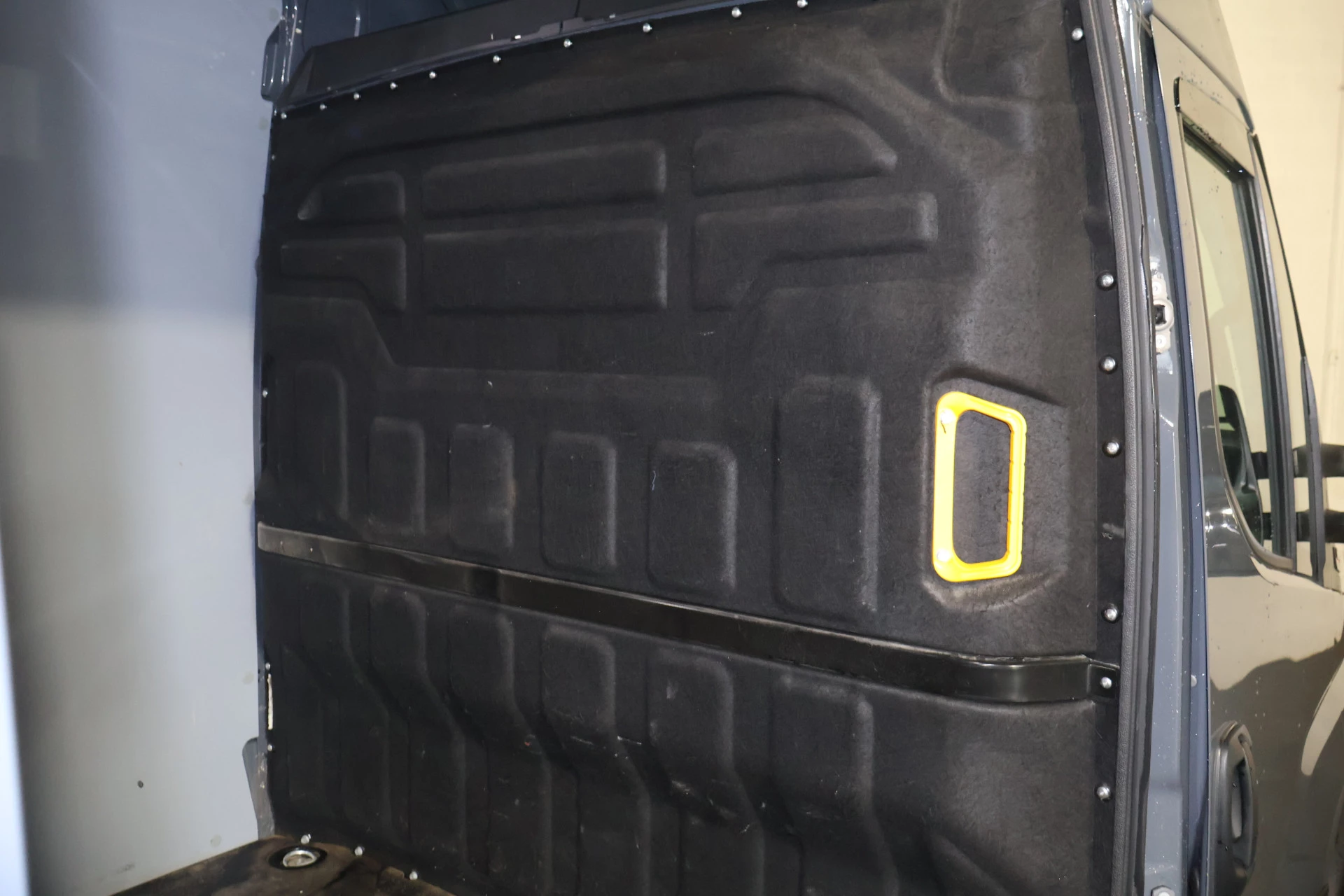 Hoofdafbeelding Iveco 35S18 L2 H2 Automaat Airco Navigatie 3.5T Trekhaak