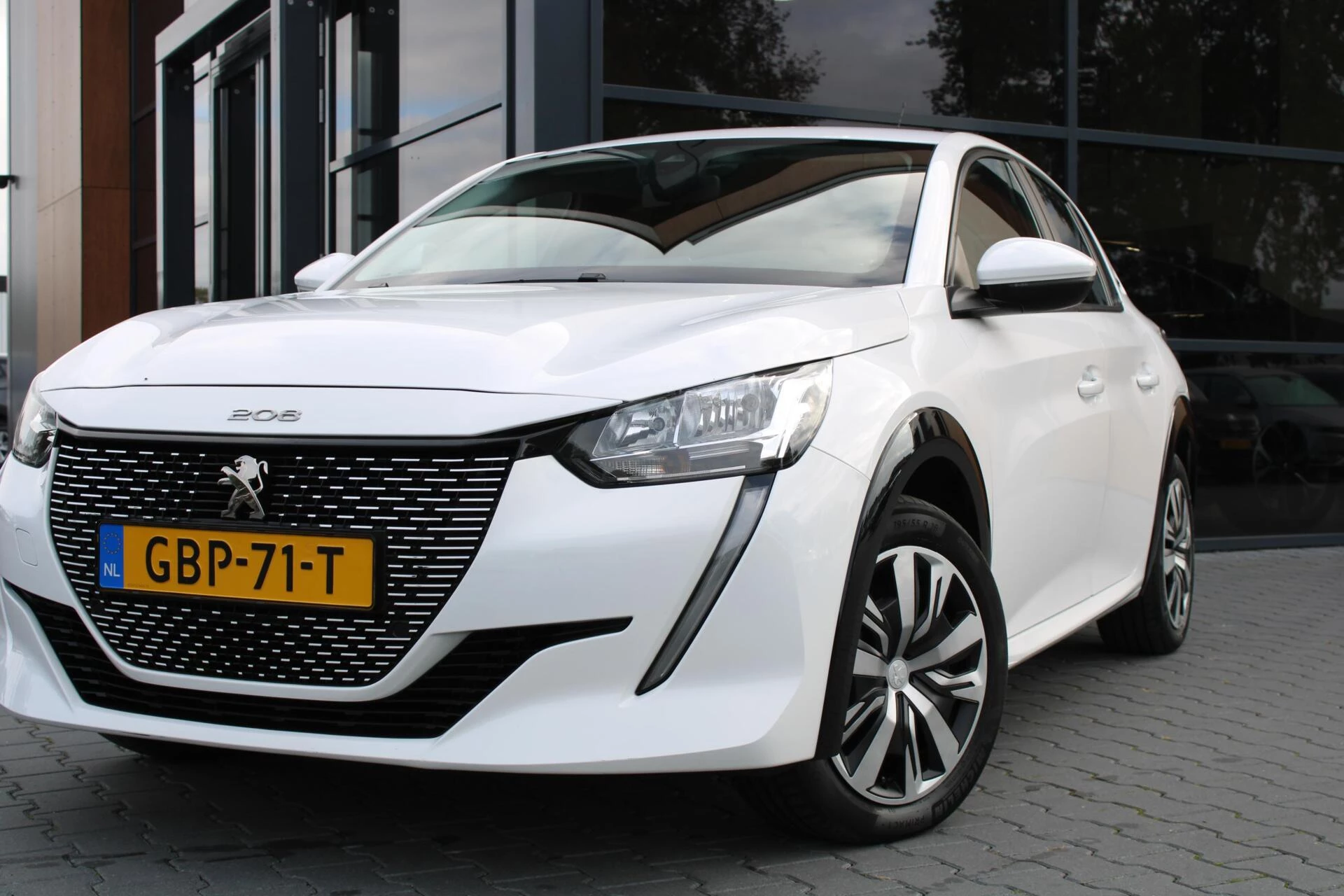 Hoofdafbeelding Peugeot e-208