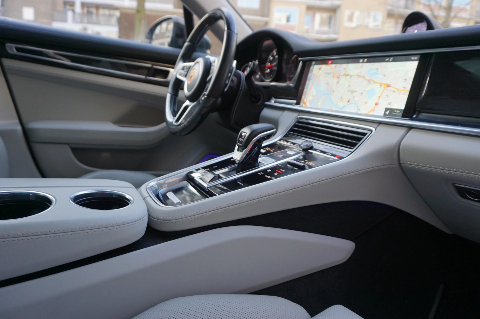 Hoofdafbeelding Porsche Panamera