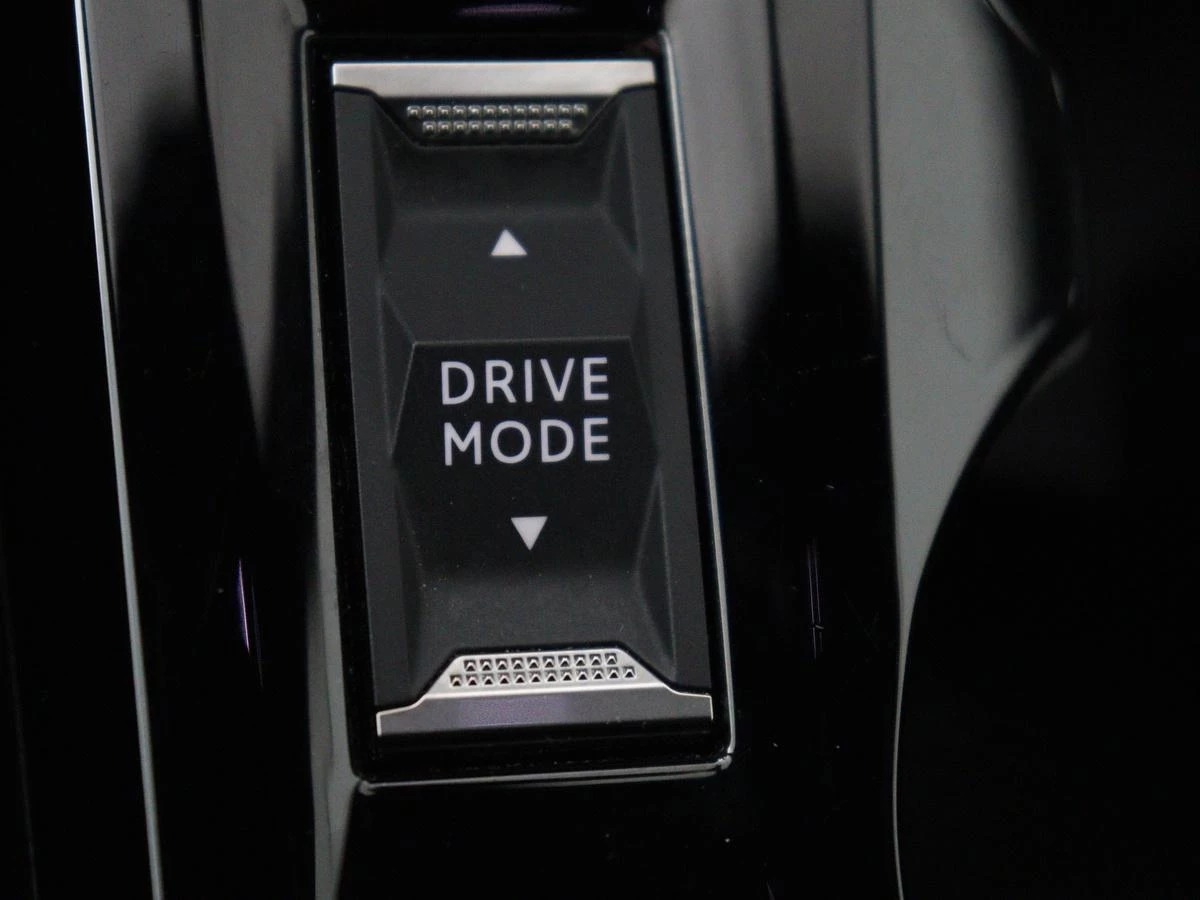 Hoofdafbeelding Peugeot e-2008