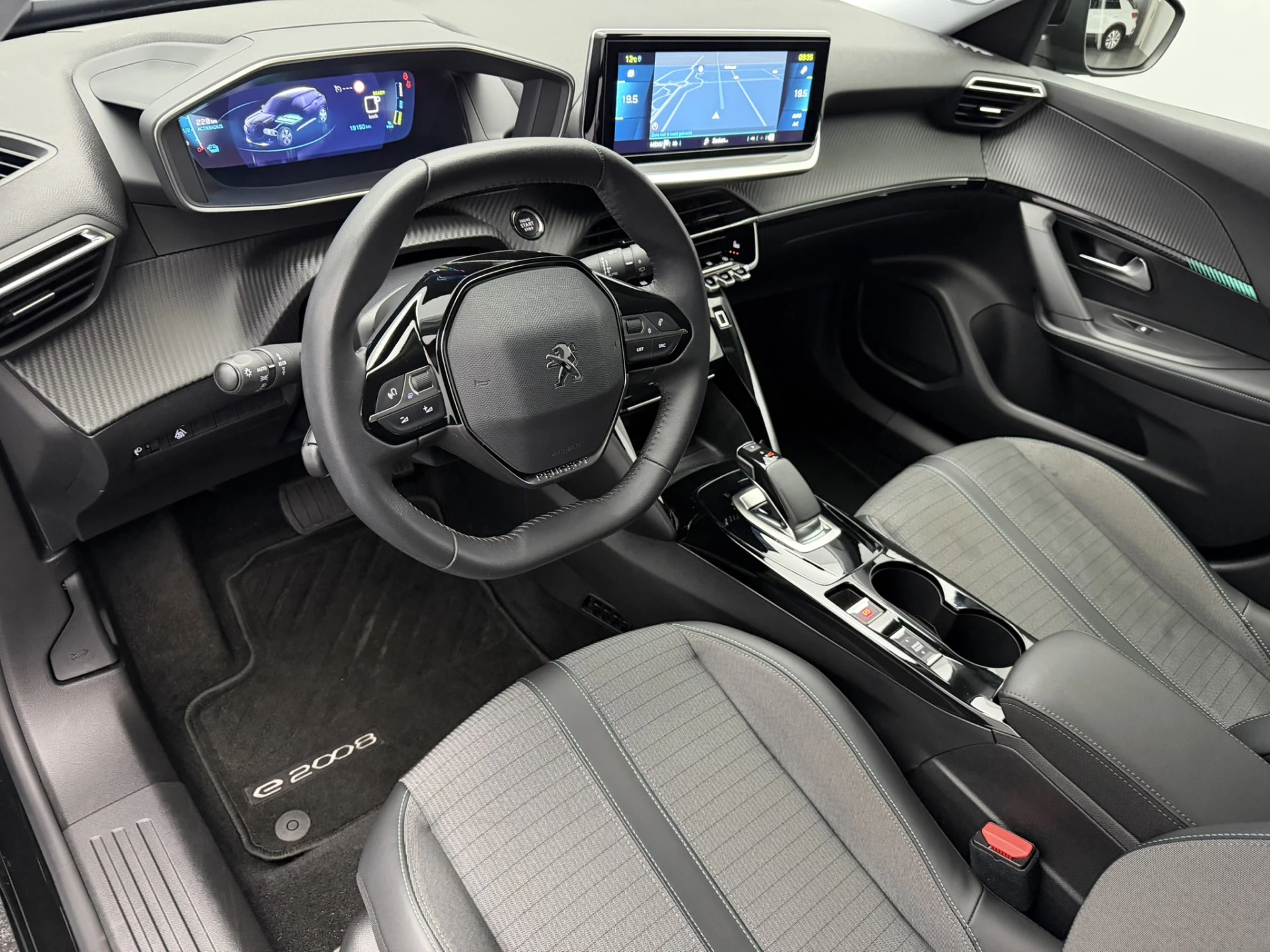 Hoofdafbeelding Peugeot e-2008