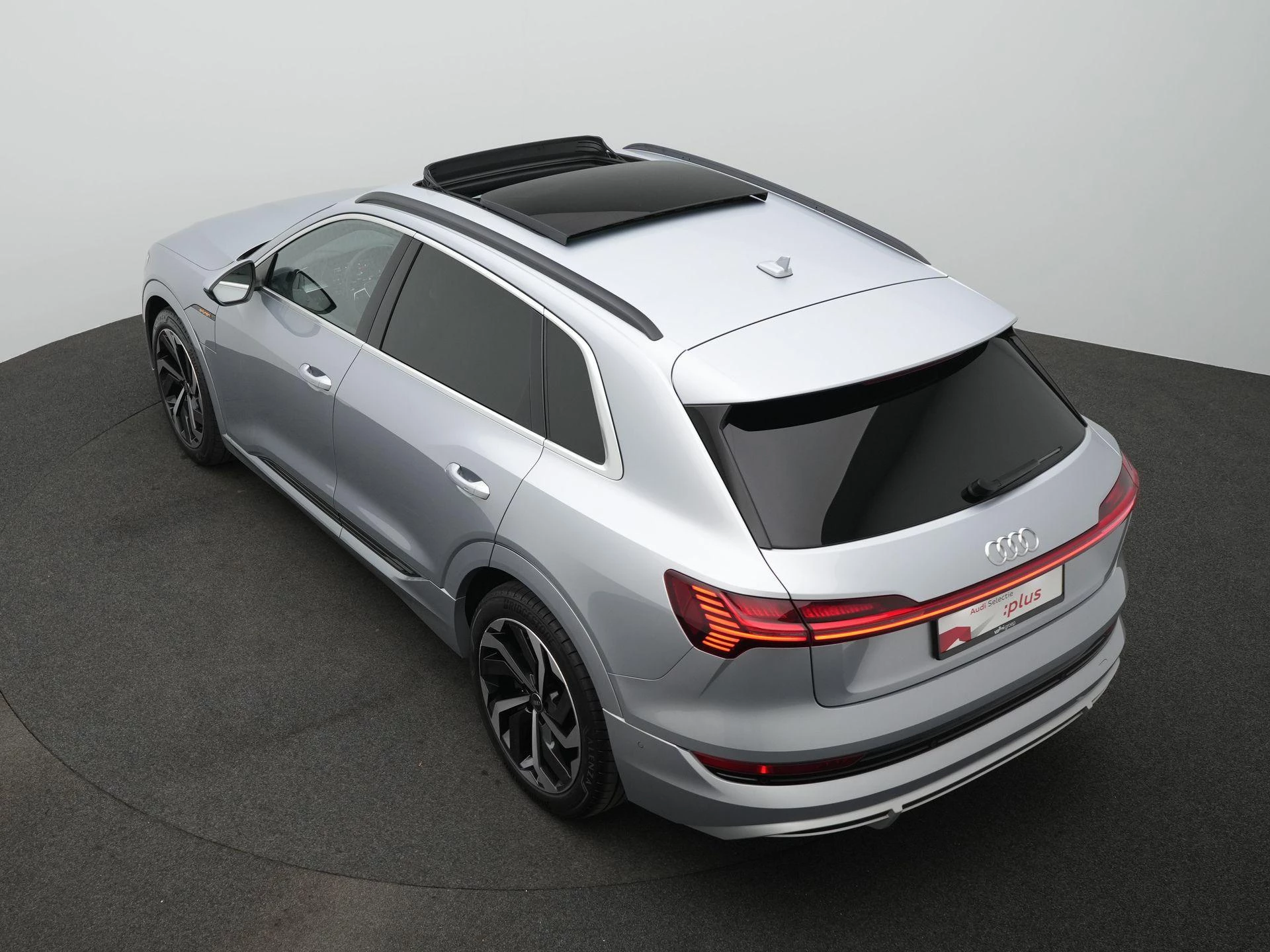 Hoofdafbeelding Audi e-tron
