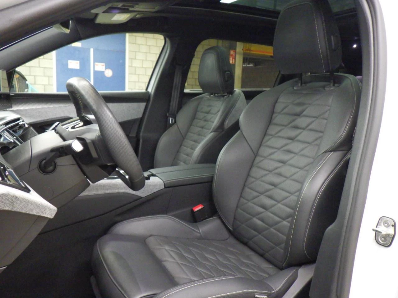 Hoofdafbeelding Peugeot e-5008