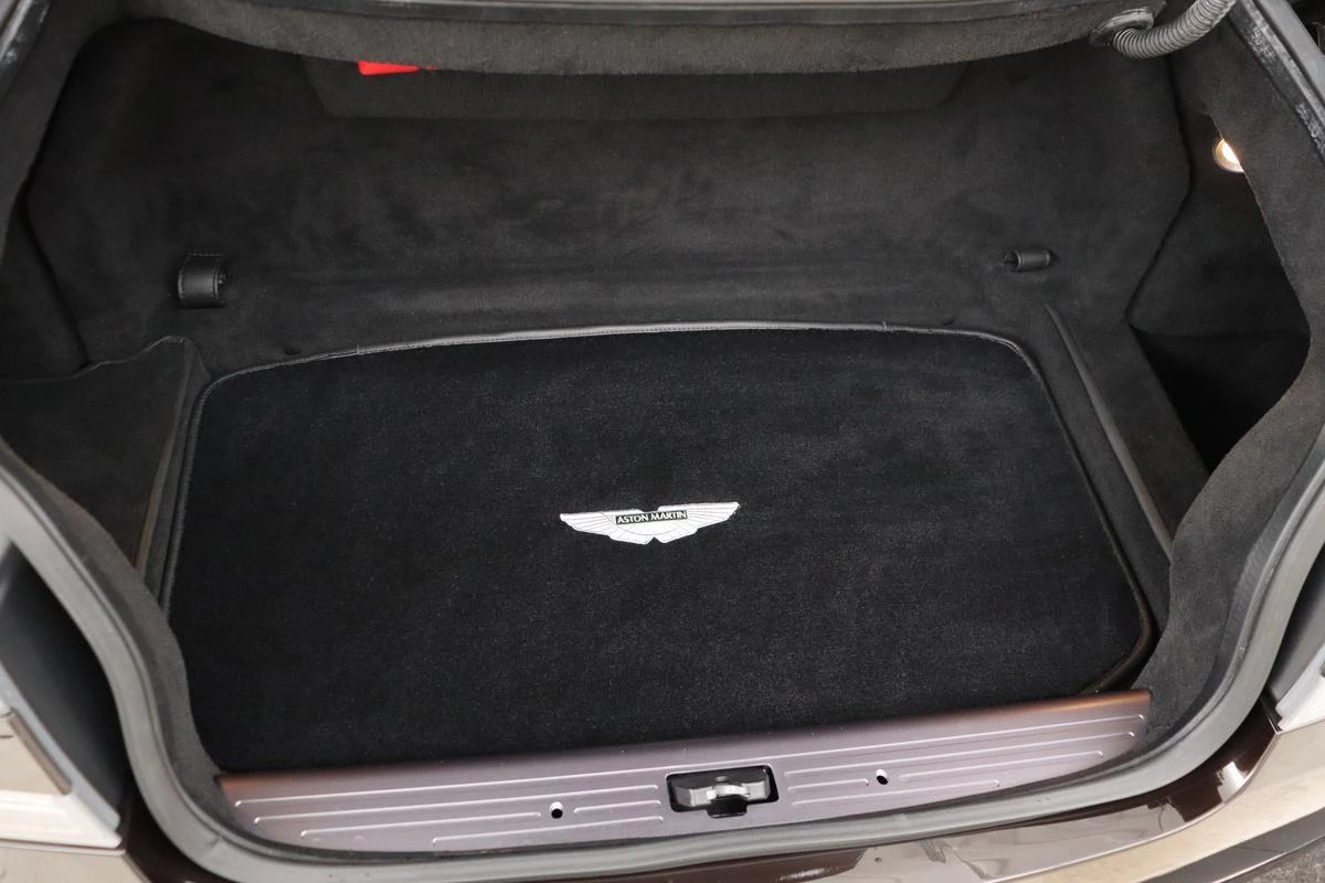 Hoofdafbeelding Aston Martin V12 Virage