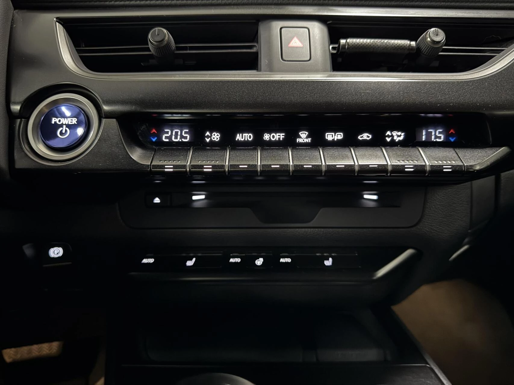 Hoofdafbeelding Lexus UX
