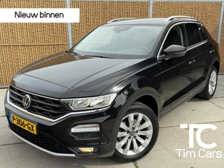 Hoofdafbeelding Volkswagen T-Roc Volkswagen T-Roc 1.5 TSI Style Business Automaat | Climate control | Cruise control adaptief | Navigatiesysteem | Apple CarPlay/Android Auto | Rijstrooksensor | 17 inch velgen | Getint glas | Achteruitrijcamera | Parkeersensoren voor en achter