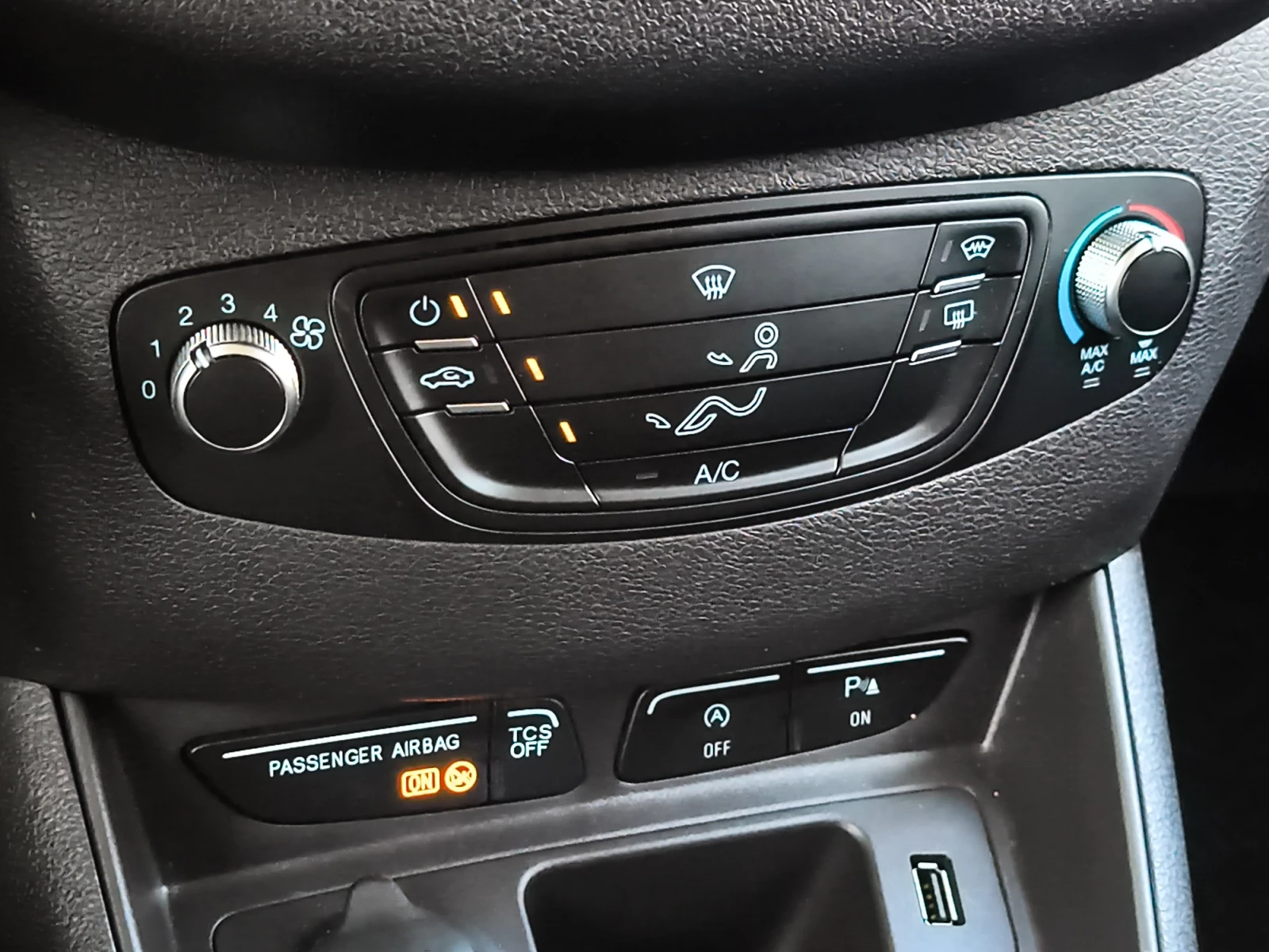 Hoofdafbeelding Ford Transit Courier