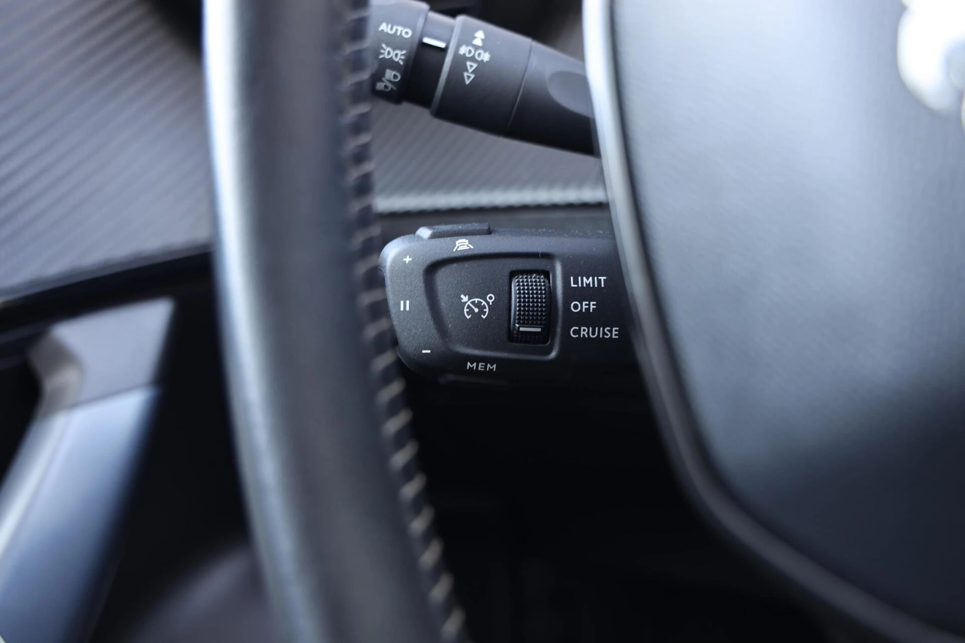 Hoofdafbeelding Peugeot e-2008