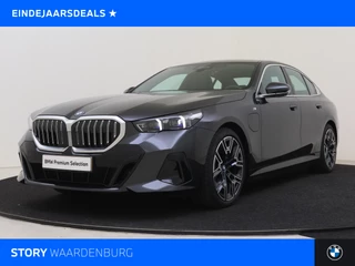 BMW 5 Serie 530e M Sport Automaat / Panoramadak / Stoelventilatie / Parking Assistant Professional / Comfort Access / Adaptieve LED / Harman-Kardon / M Sportonderstel