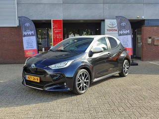 Toyota Yaris 1.5 Hybrid EXECUTIVE BI-TONE HEAD-UP STOELVERW BLIND SPOT 17'' LM-VELGEN PARK-SENSOREN NAVI APPLE/ANDROID CLIMA CAMERA AD-CRUISE