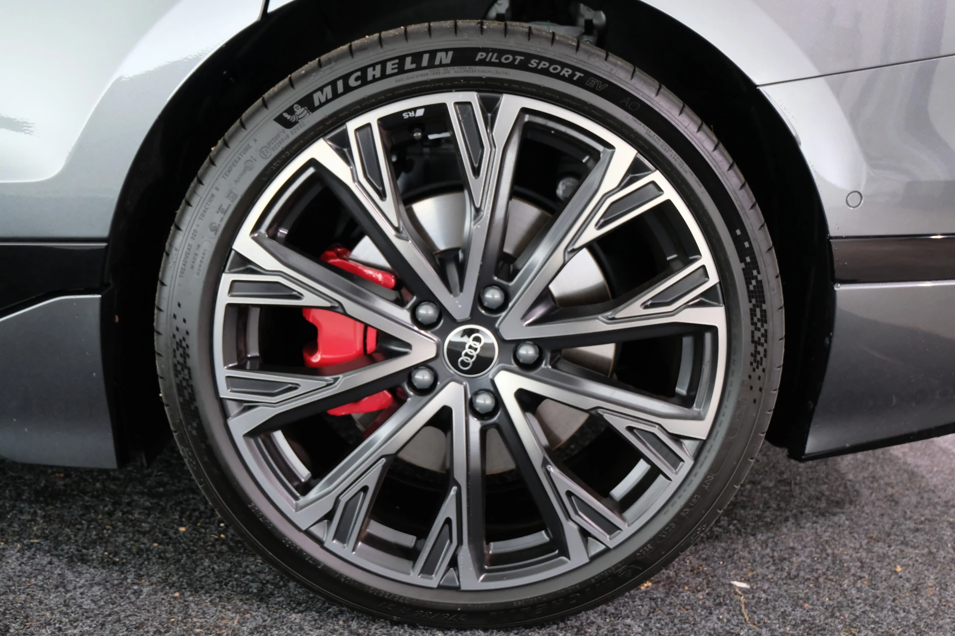 Hoofdafbeelding Audi A6 Avant e-tron