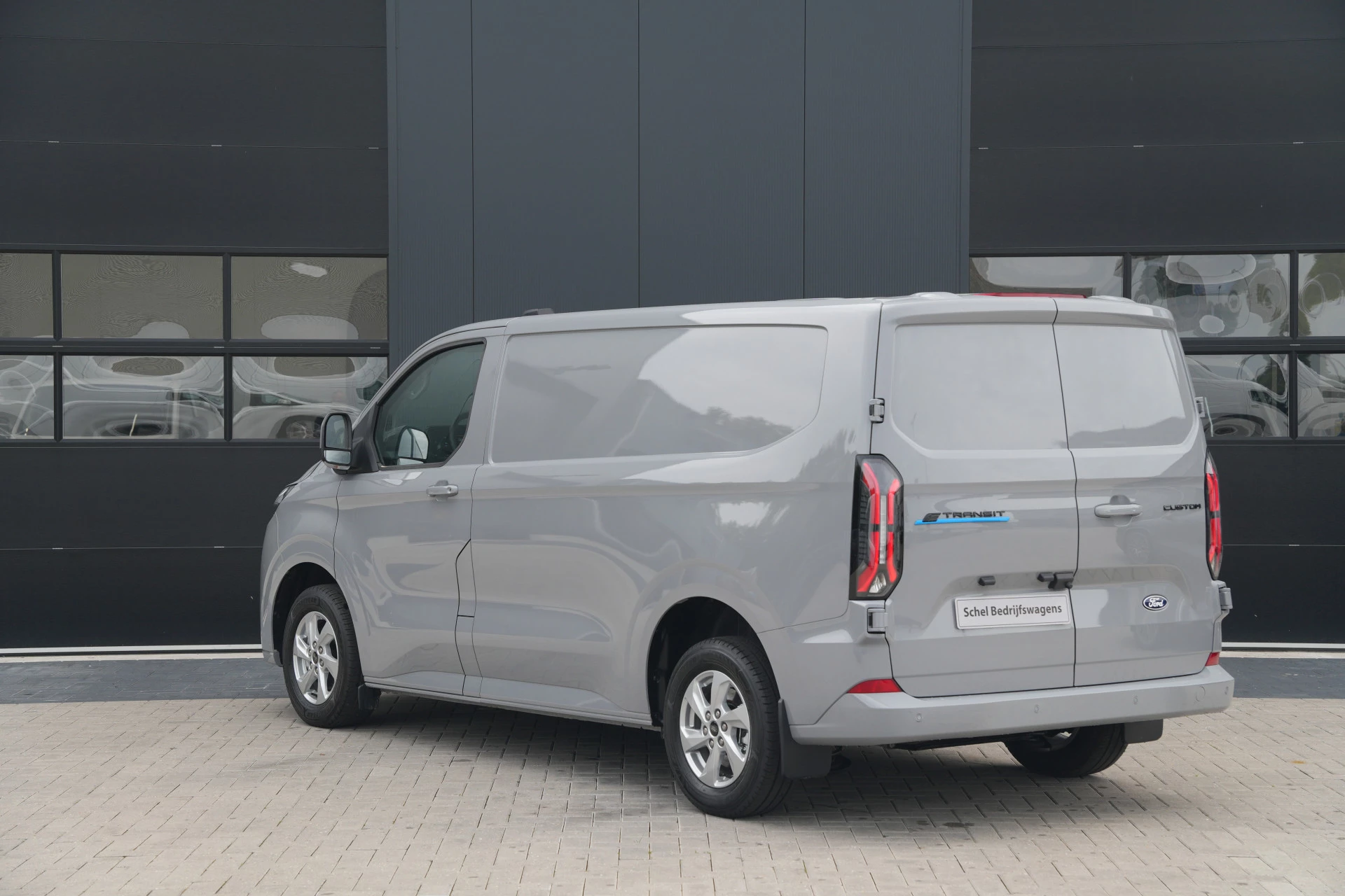 Hoofdafbeelding Ford E-Transit Custom