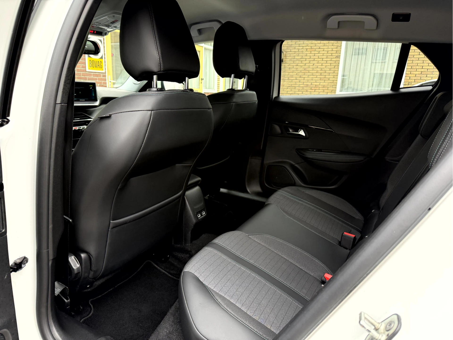 Hoofdafbeelding Peugeot e-2008