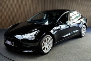 Hoofdafbeelding Tesla Model 3 Tesla Model 3 RWD Autopilot ACC Stuurverwarm. PDC Leer Navi Panoramadak 360° Elektr. achterklep Stoelverwarming voor & achter Climate voor & achter LM velgen BTW auto! Nieuw!
