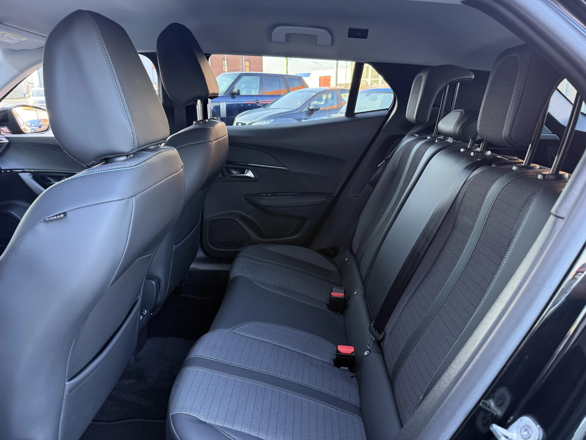 Hoofdafbeelding Peugeot e-2008