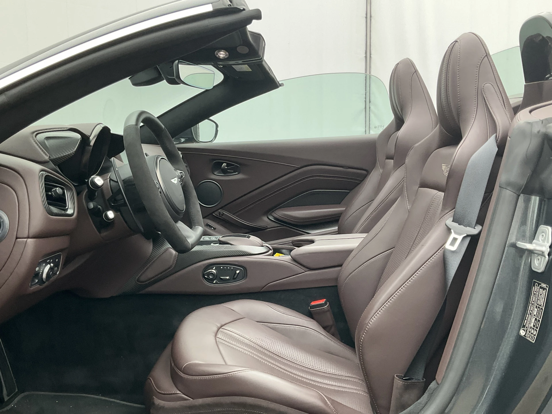 Hoofdafbeelding Aston Martin V8 Vantage