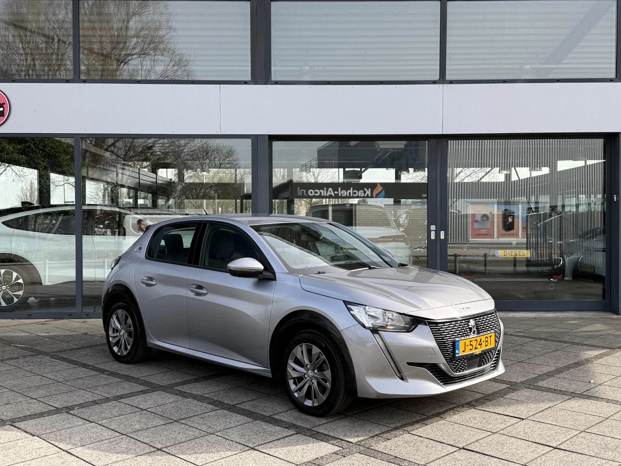 Hoofdafbeelding Peugeot e-208