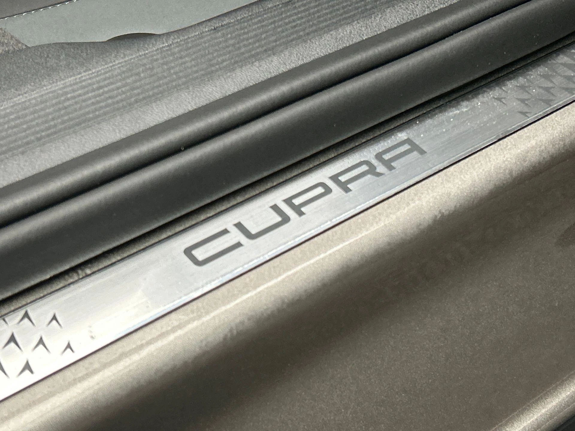 Hoofdafbeelding CUPRA Tavascan