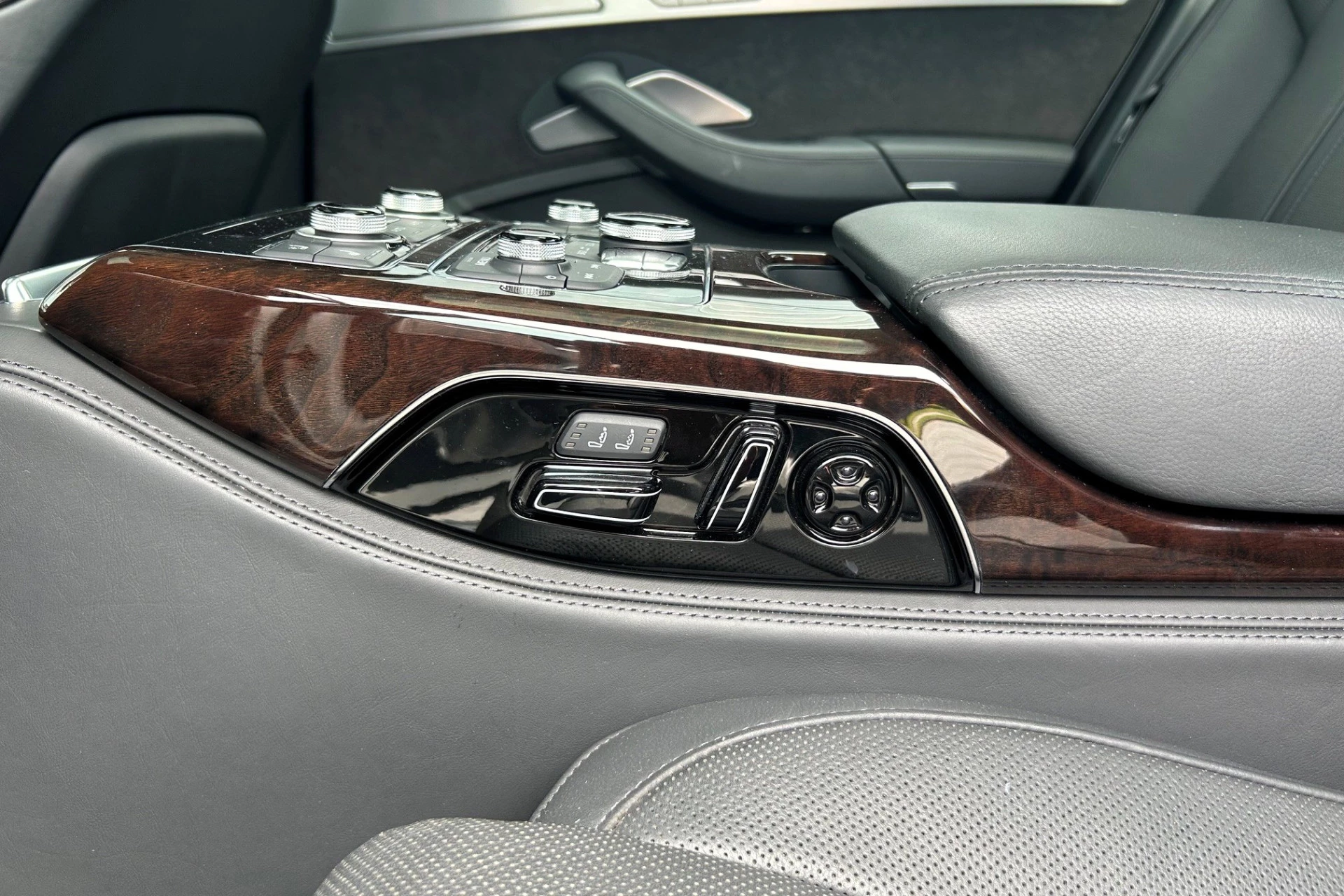 Hoofdafbeelding Audi A8