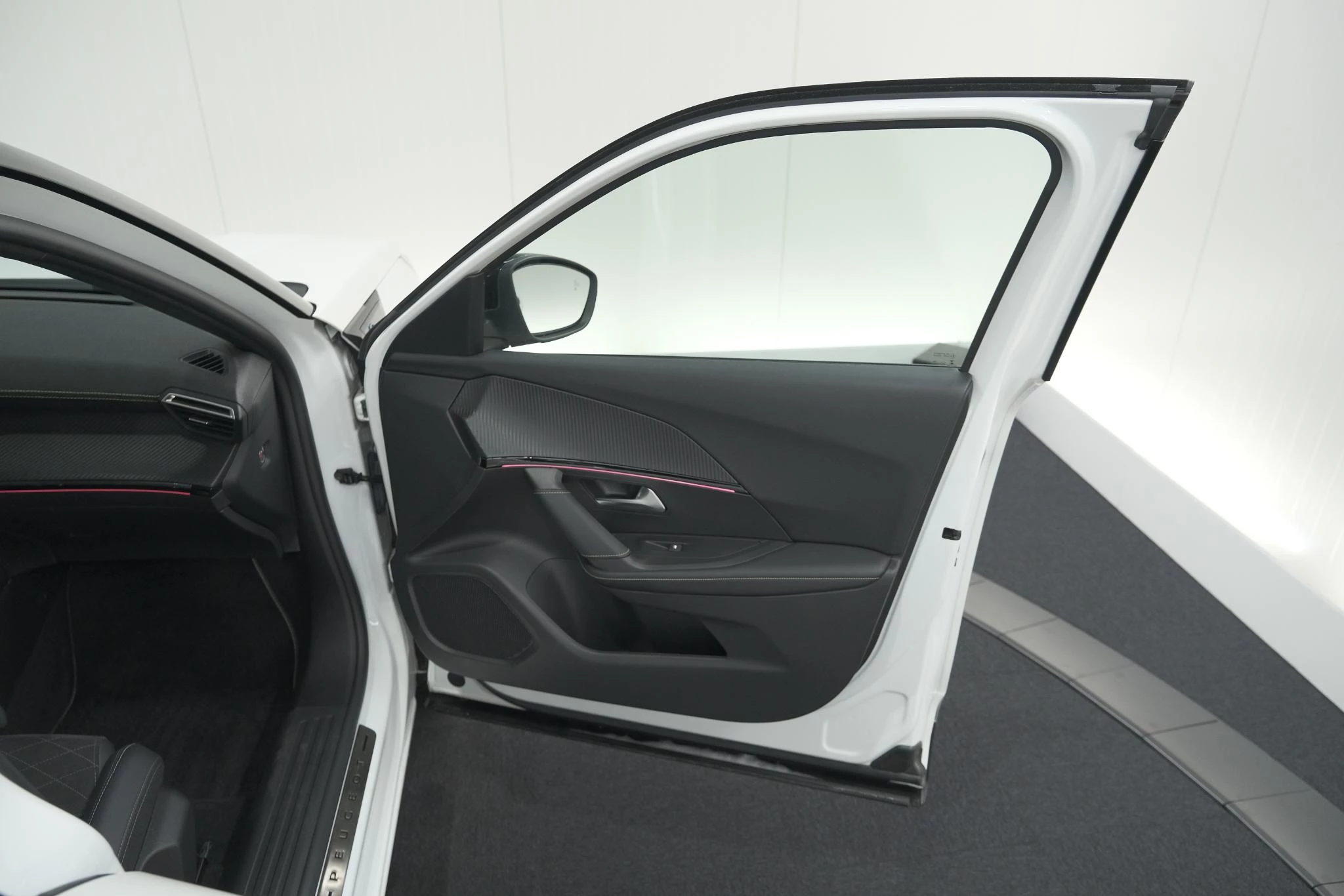 Hoofdafbeelding Peugeot e-2008