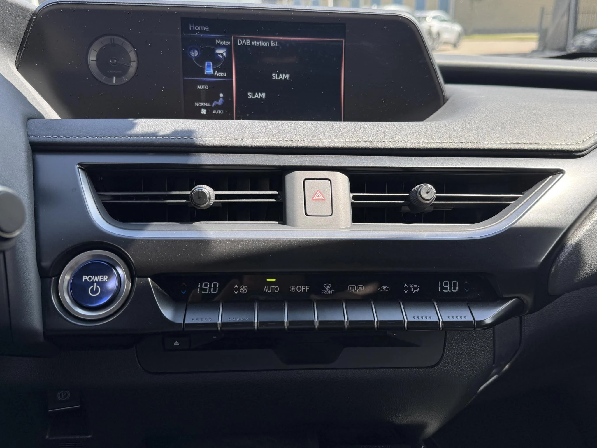 Hoofdafbeelding Lexus UX